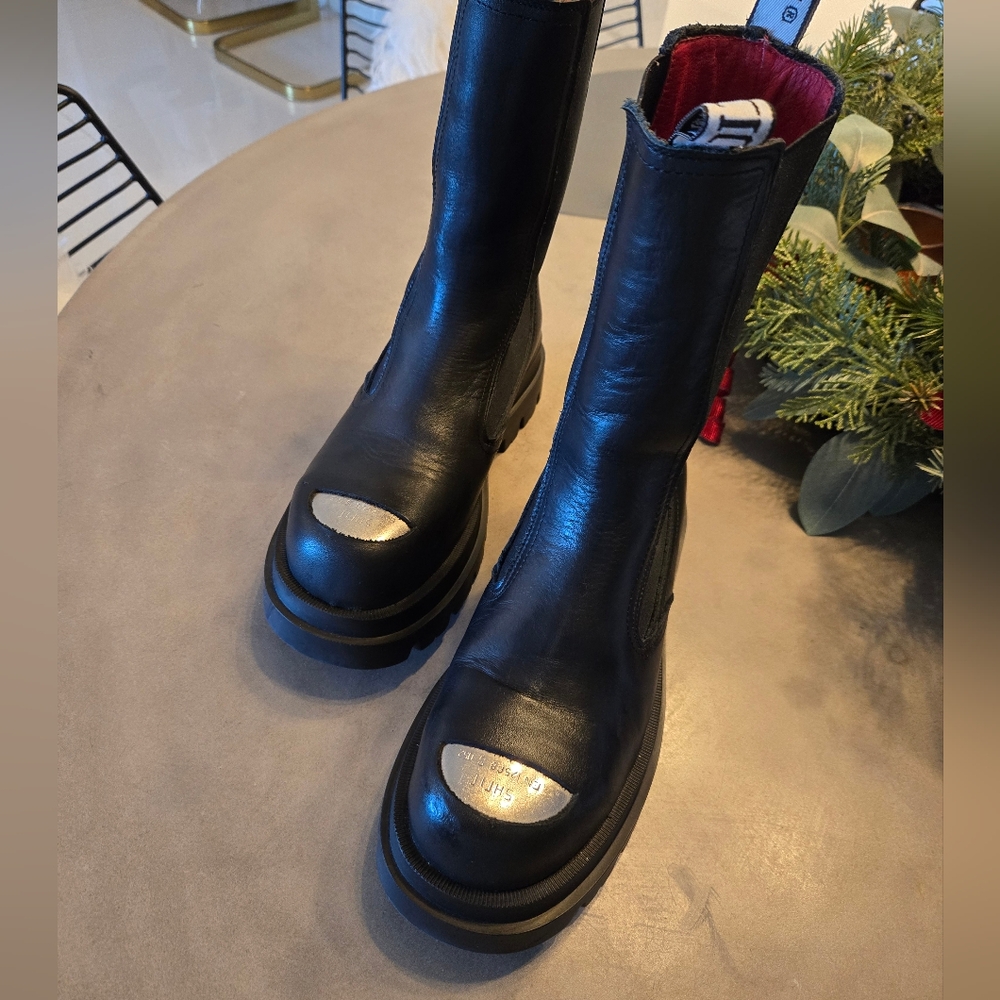Boots - Picture 2 of 5